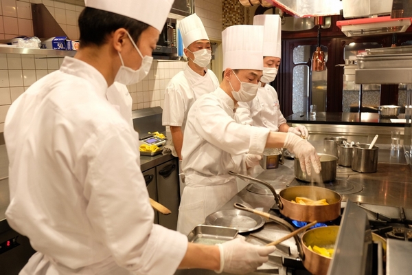 試作のため集まった各店のシェフたち