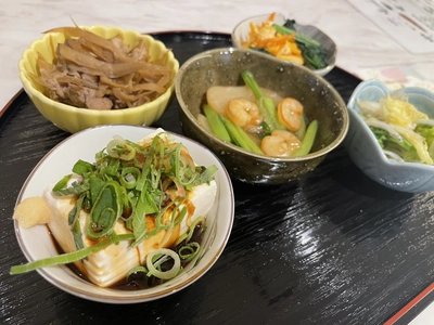 70歳、初めての開店。 日曜日だけ営業する「親子のおばんざい店」が荻窪に誕生