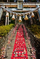 118段の階段に日本一の雛飾り！ 伊豆稲取温泉「素盞鳴神社雛段飾り」2/20～3/10に開催