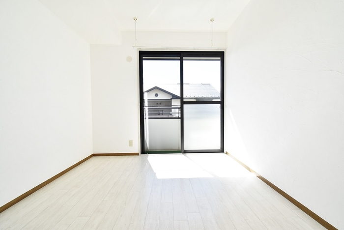 漆喰を施工することによって、部屋干ししても嫌なニオイがつきにくくなります。(他室転用)