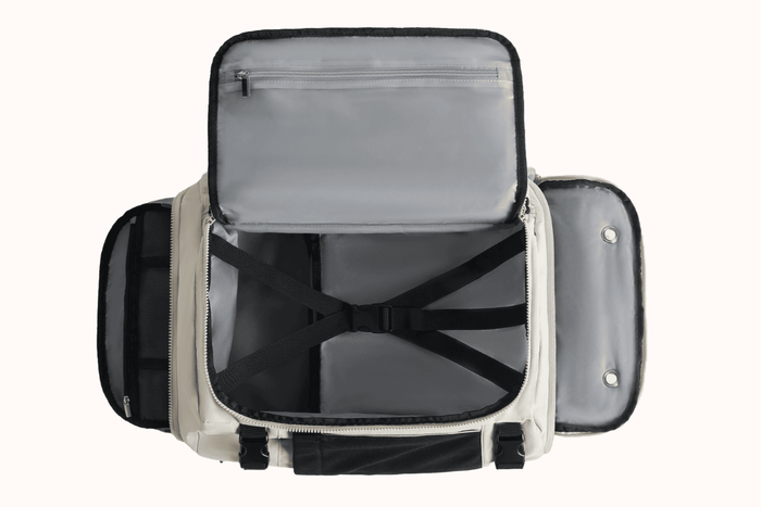 パカっと開くメインポケット