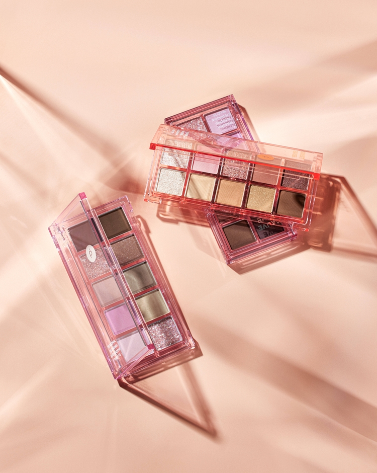 「シーズナルブレンディングアイシャドウパレット」(税込価格3,300円)