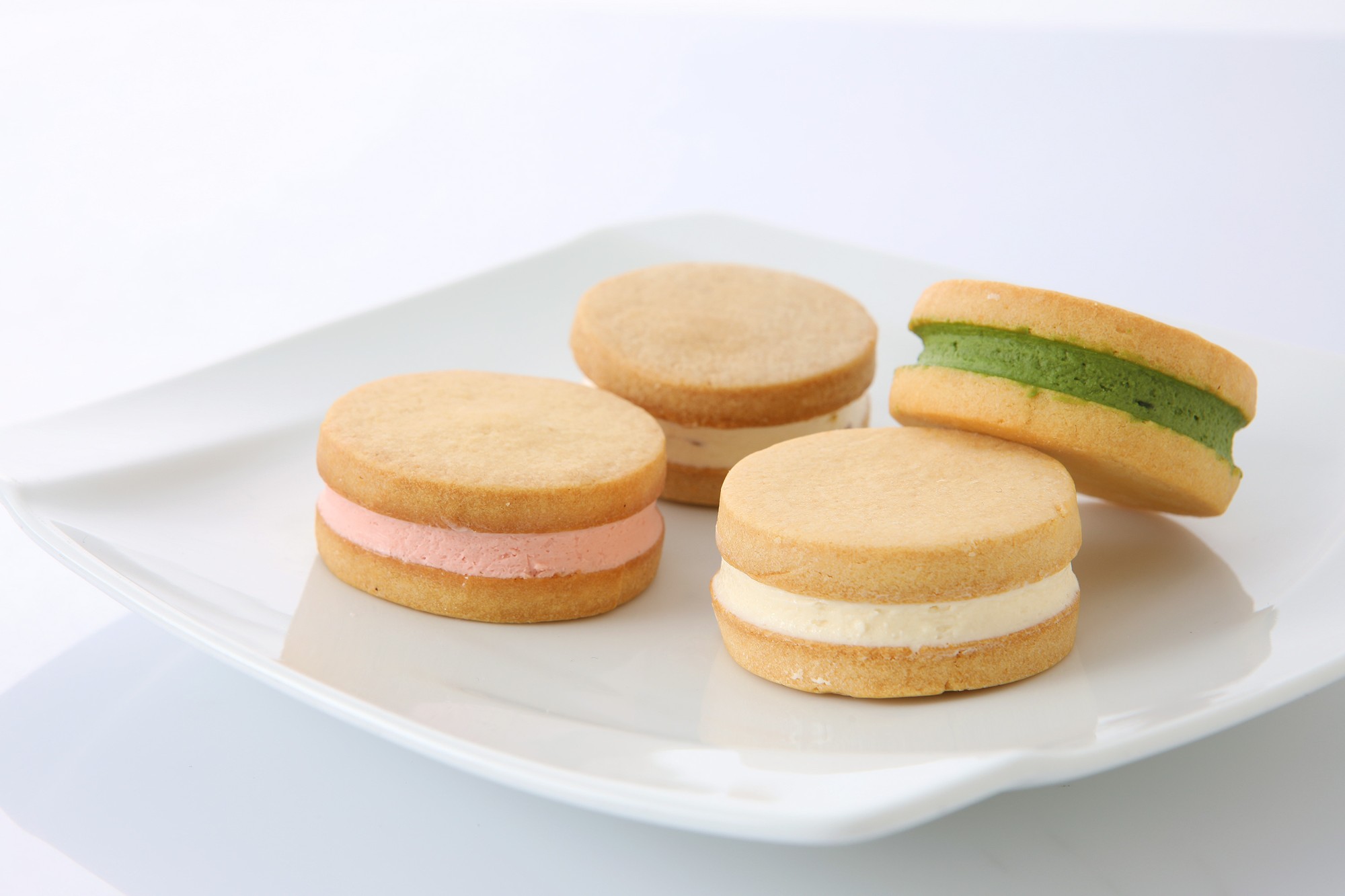 人気の「洛甘バターサンド」に＜桜＞が加わって三色展開で販売開始！