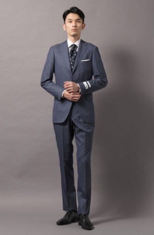スーツ着用画像