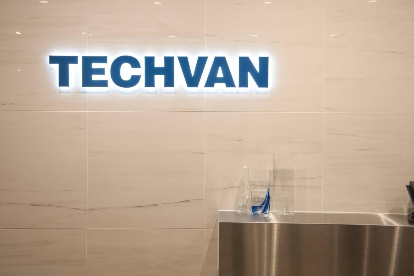 テクバン株式会社、経営資源の戦略的な投資判断を支える経営管理プラットフォーム「DIGGLE」で事業KPIのフォーキャスト管理を高度化し、経常利益1.5倍を実現。経営管理DXの導入事例インタビュー記事を公開