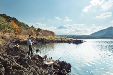 星のや富士（山梨県・富士河口湖町） 富士山と紅葉の織りなす景色を釣りを通して優雅に楽しむ 「紅葉富士グラマラスフィッシング」提供開始 実施期間：2018年10月25日〜11月25日