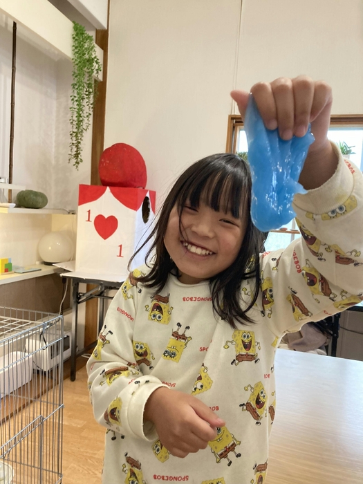 子ども先生によるスライムづくり
