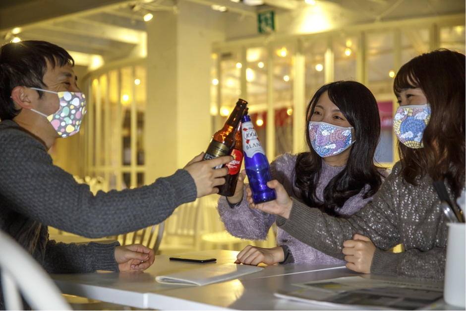 光に反応するマスクHIKALUS(1)