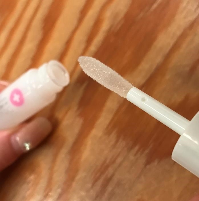 デイケアオイル(爪化粧料) / 興和 森迫さん使用品 刷毛状ではなくチップ状のほうが塗りやすい。