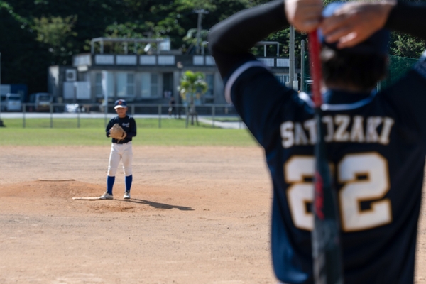 緊張の面持ちで里崎さんに対決を挑むチーム代表ピッチャー