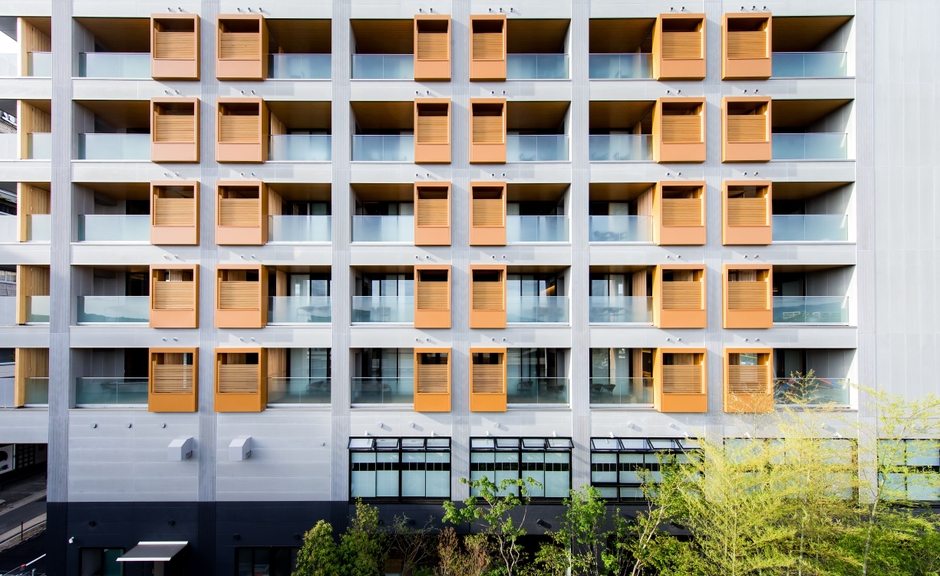 ホテル全景(昼)