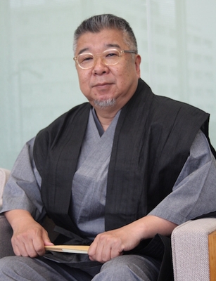 著者・畠山健二氏。シリーズ100万部に「ありがてえ! やったぜ! 夢みてえだ!」」