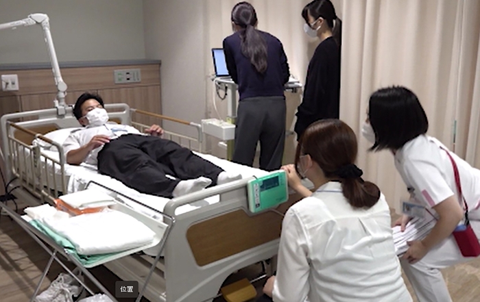看護師体験での体位変換機能付きマットレス体験