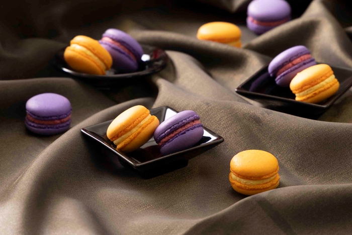 ディナータイム…マカロン2色(カシス&パンプキン)