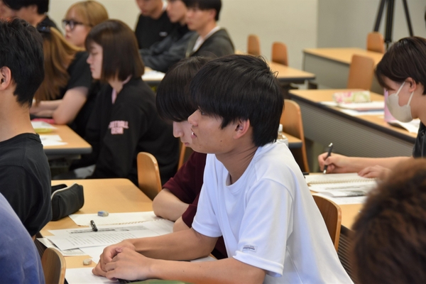 学生からも質問が相次ぎました