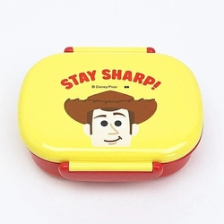 トイストーリーのランチアイテムで元気をチャージ。ポップなビタミンカラーで食欲もそそります。