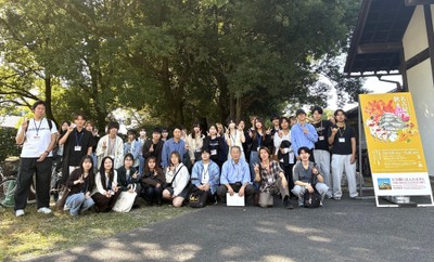視察した学生たち(名古屋城で)