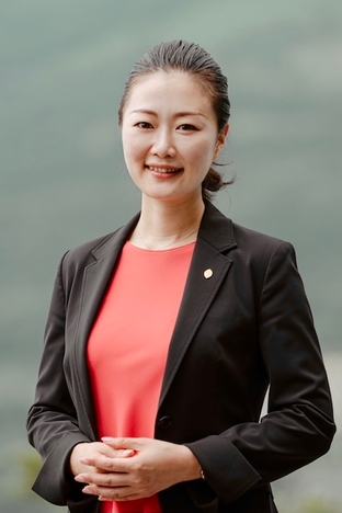 総支配人 高良 真理(たから まり)