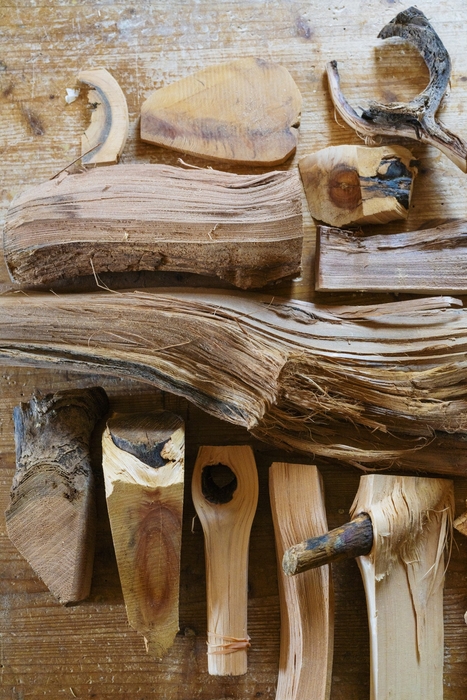 桶づくりには使えない、歪んだ木材。中川周士は、その個性的な形から、作品のインスピレーションを得ている