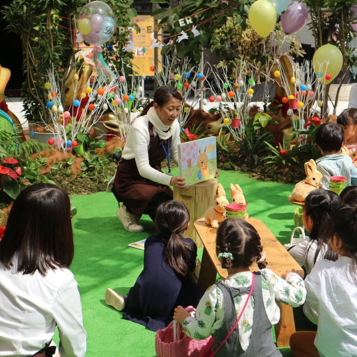 紙芝居の読み聞かせ　イメージ