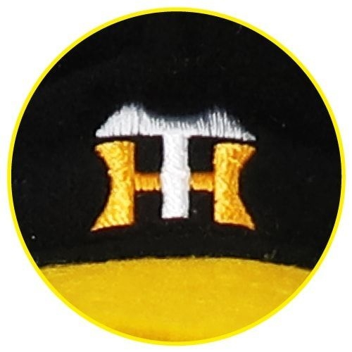 ブルブルトラッキー 帽子にロゴ