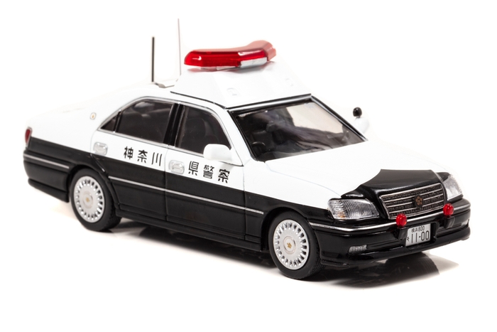 1/43 トヨタ クラウン 2004 神奈川県警察地域部自動車警ら隊車両(027)：右前