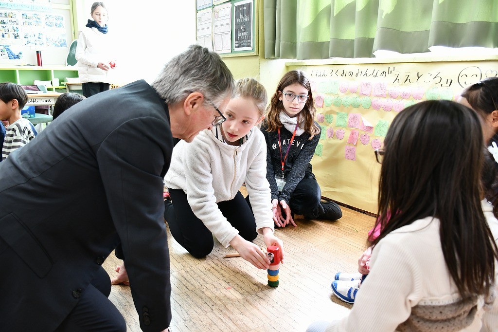 体験活動の様(だるま落としの様子)