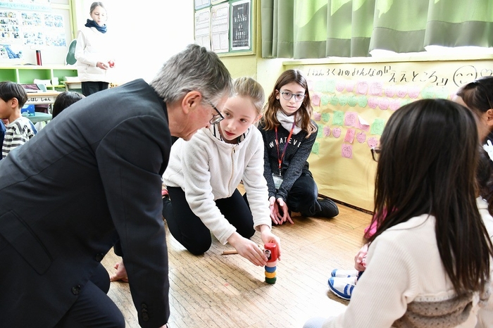 体験活動の様(だるま落としの様子)