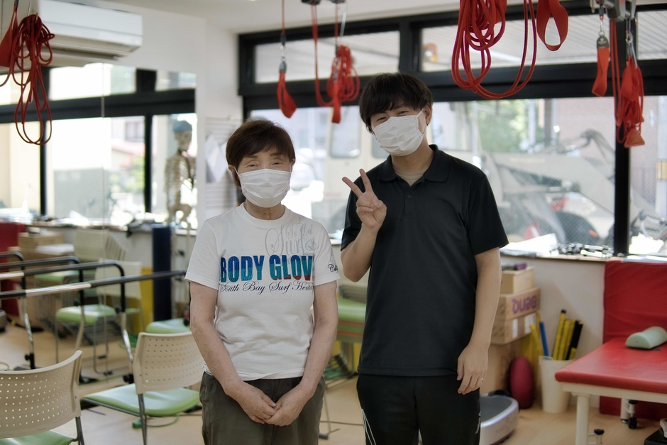 後遺症の改善に喜ぶお客様とのツーショット