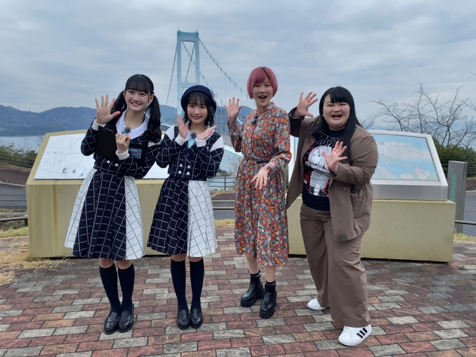 左から、信濃宙花(STU48)・高雄さやか(STU48)・ オダウエダ（小田結希・植田紫帆）