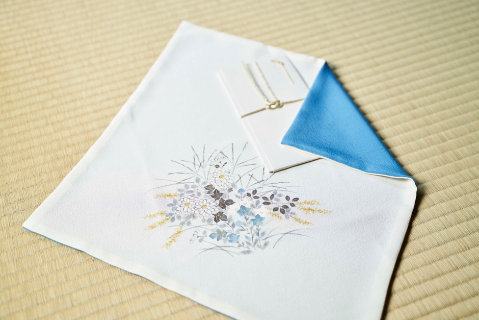 〈冬木小袖〉のイメージに合った落ち着いた色合い