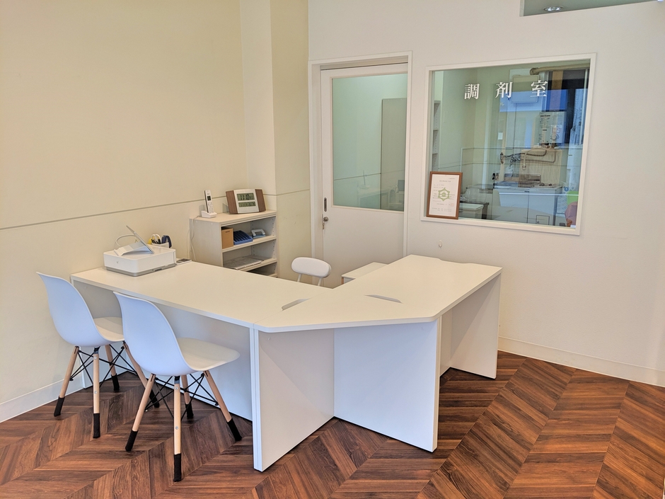 セルフケア薬局・雷門店内装