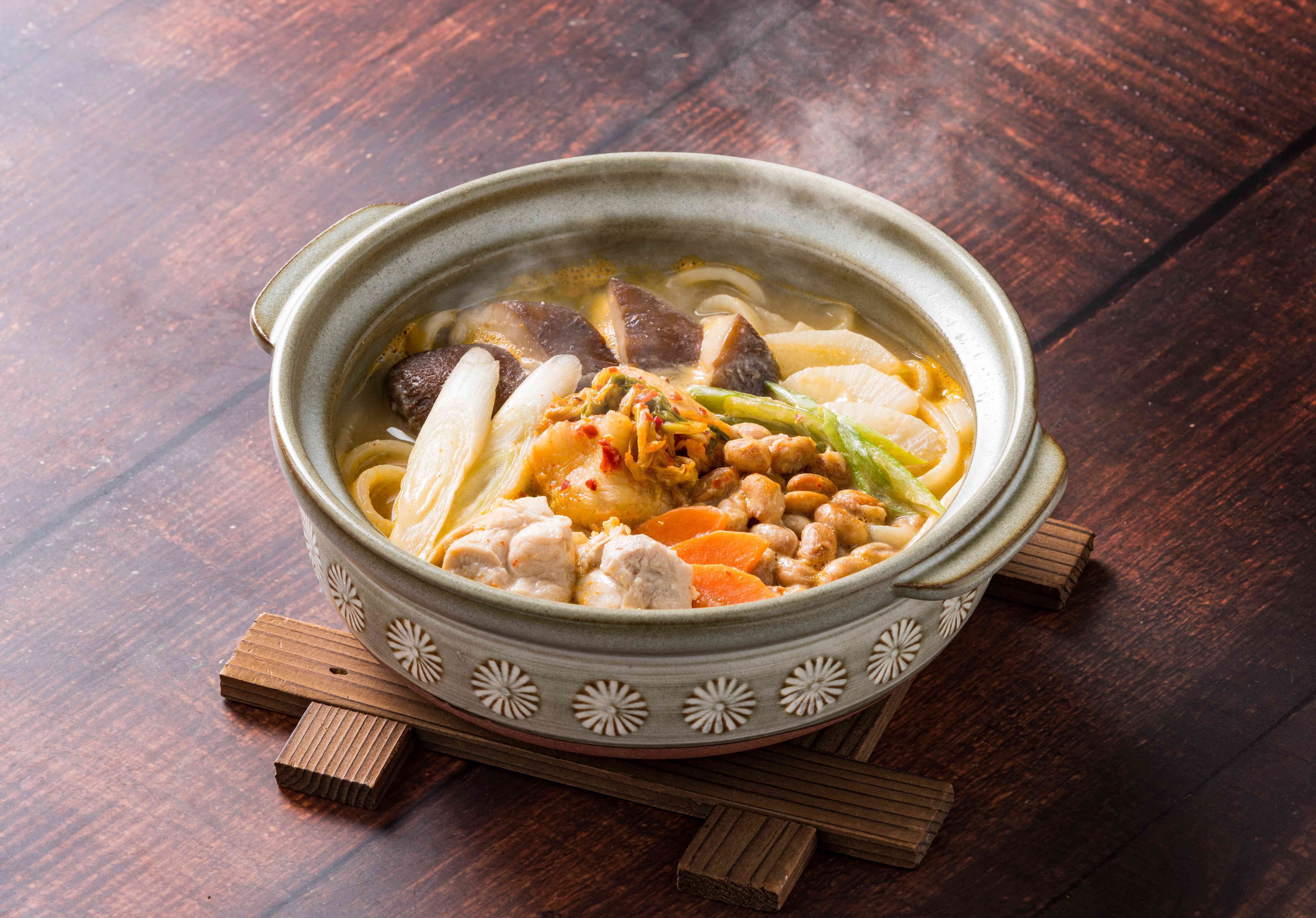 一杯で手軽に発酵食品を味わえる 冷凍「発酵づくし鍋うどん」を 江戸