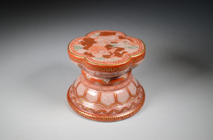 (7)宮本屋窯≪雲龍図木瓜形蓋置≫江戸時代後期(19世紀) 個人蔵