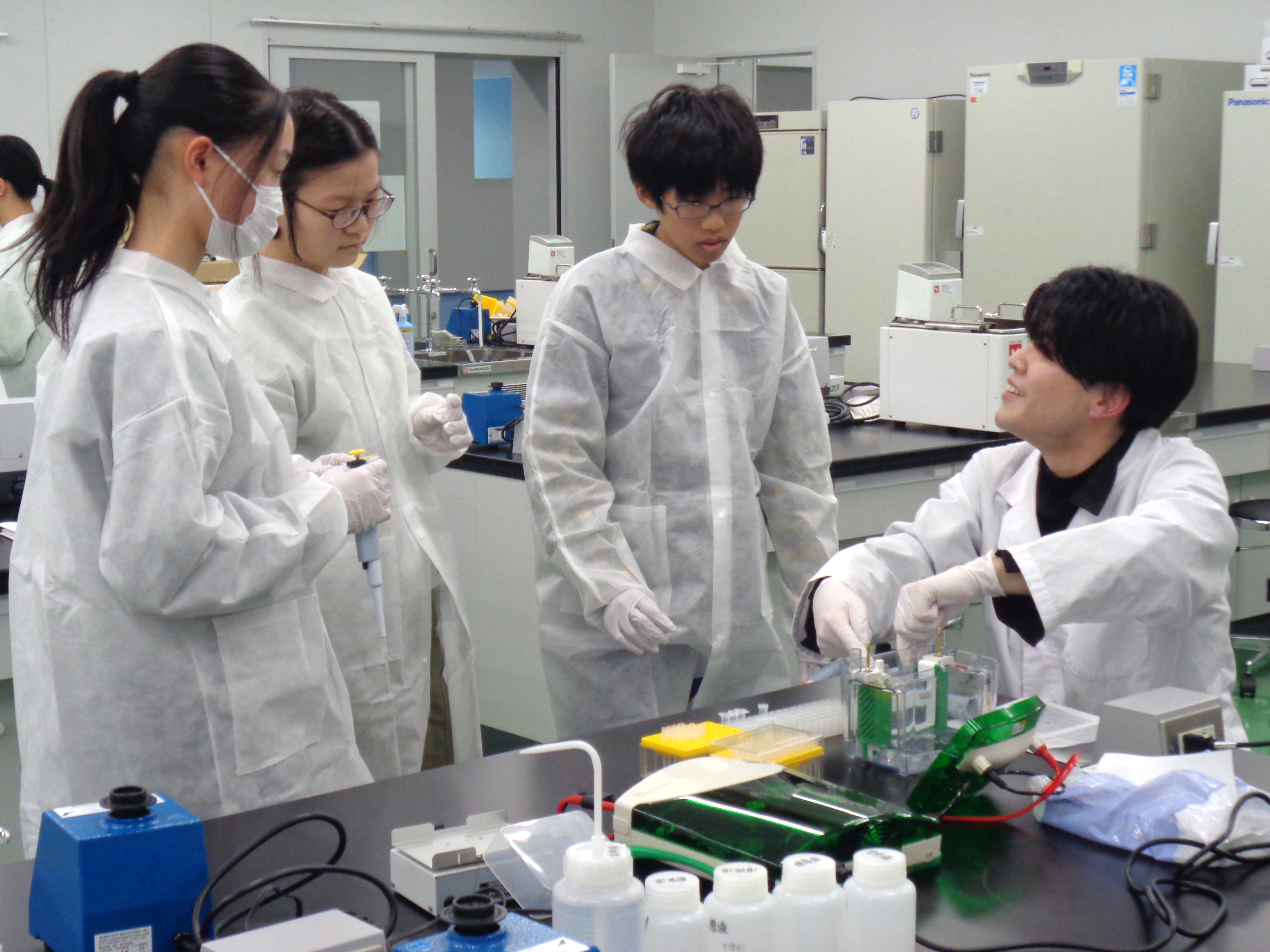 夏休み企画！中学生が「がん」を科学する！ひらめき☆ときめきサイエンスin 森ノ宮医療大学を開催！