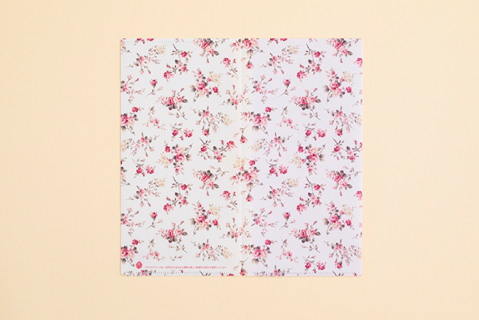 マスクケース見開きの様子