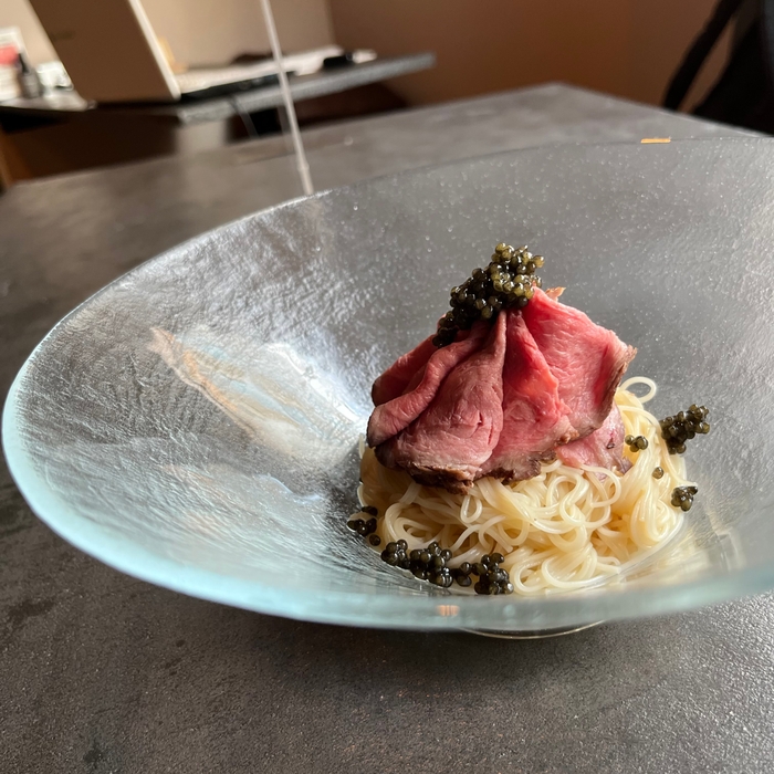 土佐あかうしのローストビーフとキャビアの冷やしそうめん(3)