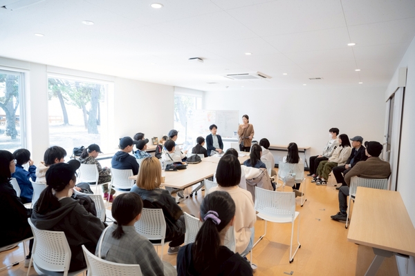 リユースパソコンの貸与式（須磨ホールにて）