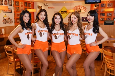 “アビスパ福岡 VS FC町田ゼルビア”の試合観戦！ HOOTERS福岡店で11月4日にパブリックビューイング開催