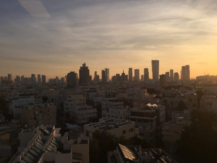 テルアビブの夜明け