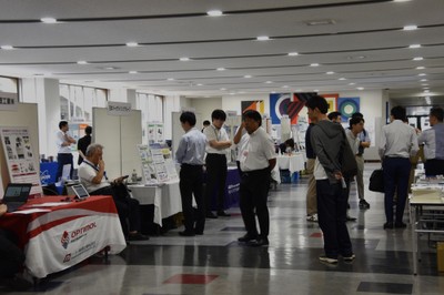 企業展示の様子