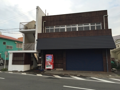 現在を2階を改修中の東海汽船事務所