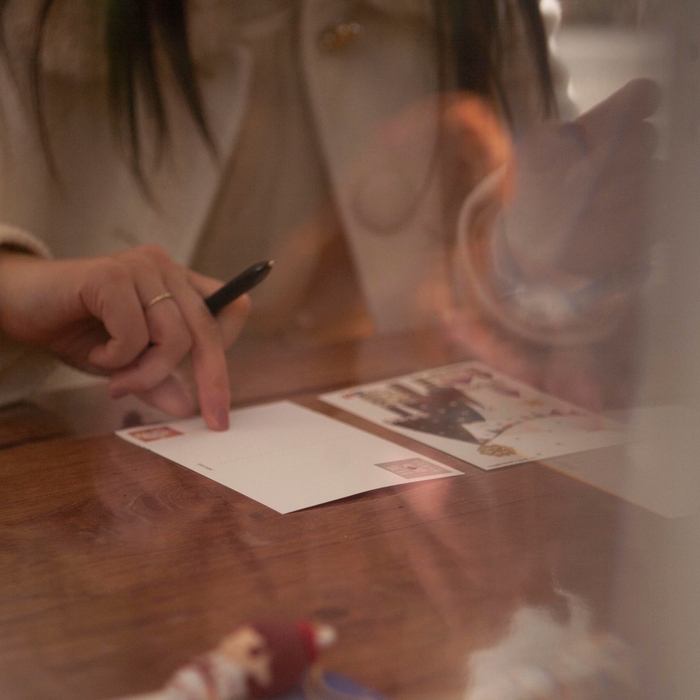 オリジナルポストカードを会場内ポストへ投函!