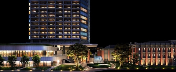 ▲旧帝蚕倉庫の復元棟と周囲の街並み（右から2棟目が出店予定棟）