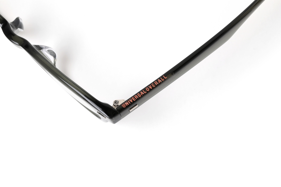 ・テンプル・モダンの上部にブランドロゴを刻印