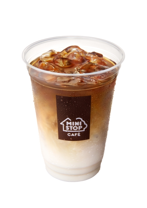 こだわりミルクのアイスカフェラテ(右)