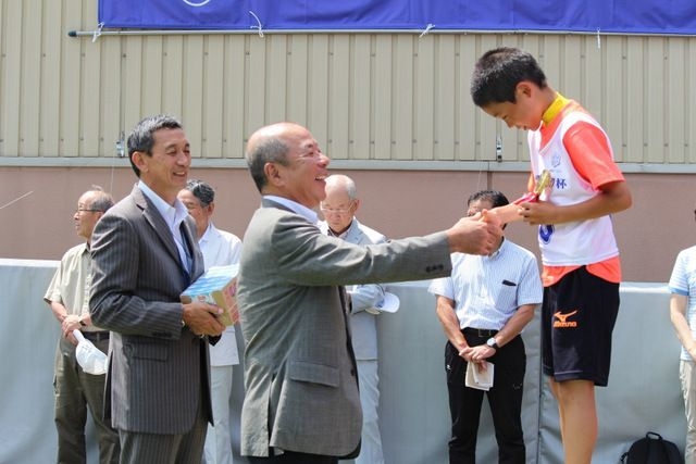 昨年開催の第7回 雪印メグミルク杯ジュニアサマージャンプ大会の様子2