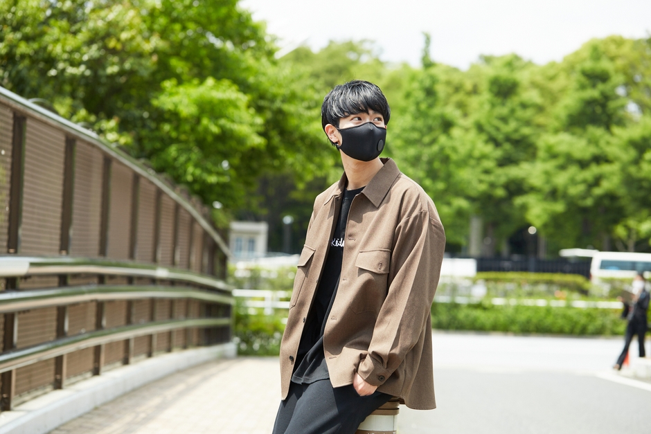 服装を選ばないシンプルなデザイン