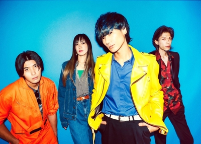 左から　渡邊一丘：Drums HISAYO：Bass 佐々木亮介：Vocal & Guitar アオキテツ：Guitar