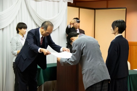 岡山理大附高科学部粘菌グループ　日本学生科学賞岡山県審査会で最優秀賞／生息域に応じて粘菌群集が異なることを解明／全国審査に進出